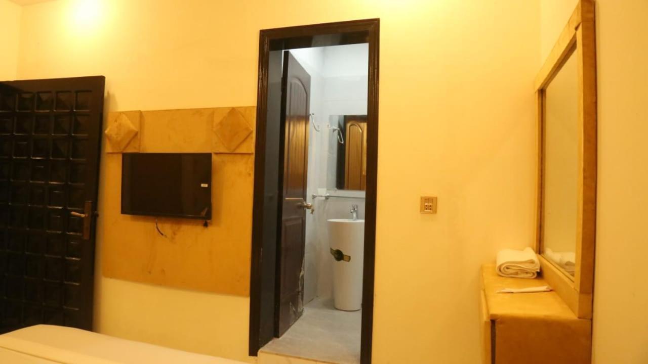 Hotel De Smart Multan Exterior foto